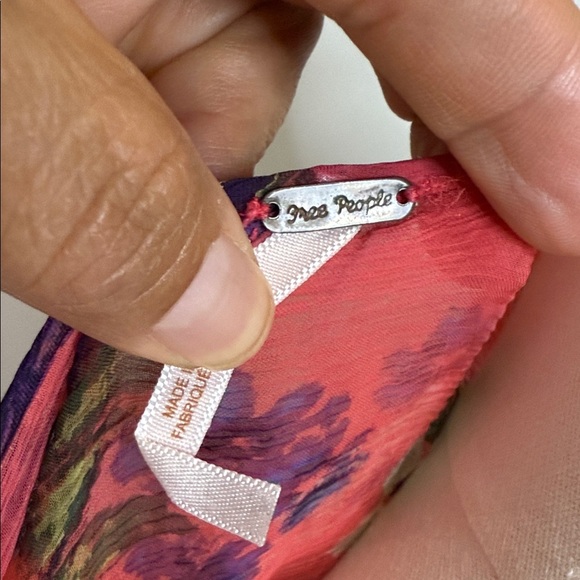 Free People Size SP Vibrant Floral Sheer Blouse V-neck 100% Viscose - Picture 2 of 8